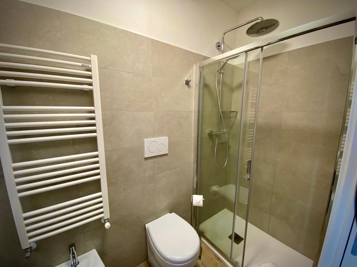 Five Flowers Guest House Триест Экстерьер фото