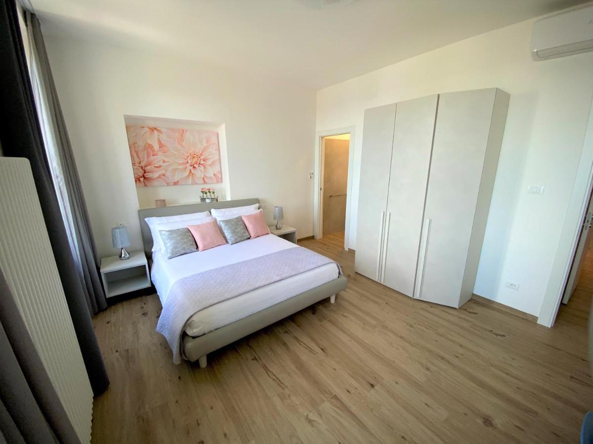 Five Flowers Guest House Триест Экстерьер фото