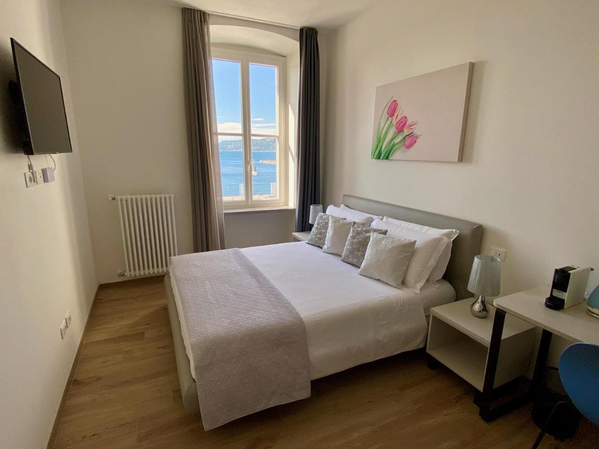Five Flowers Guest House Триест Экстерьер фото