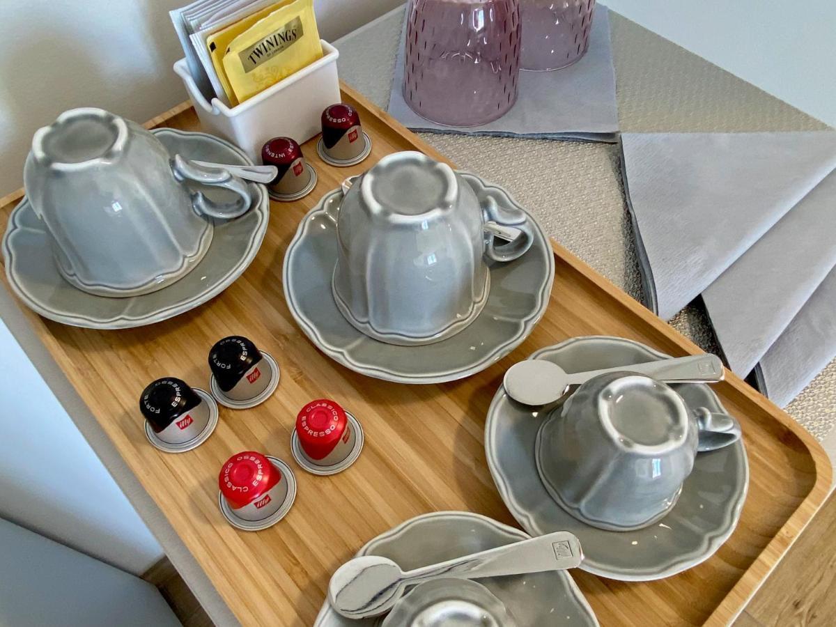 Five Flowers Guest House Триест Экстерьер фото