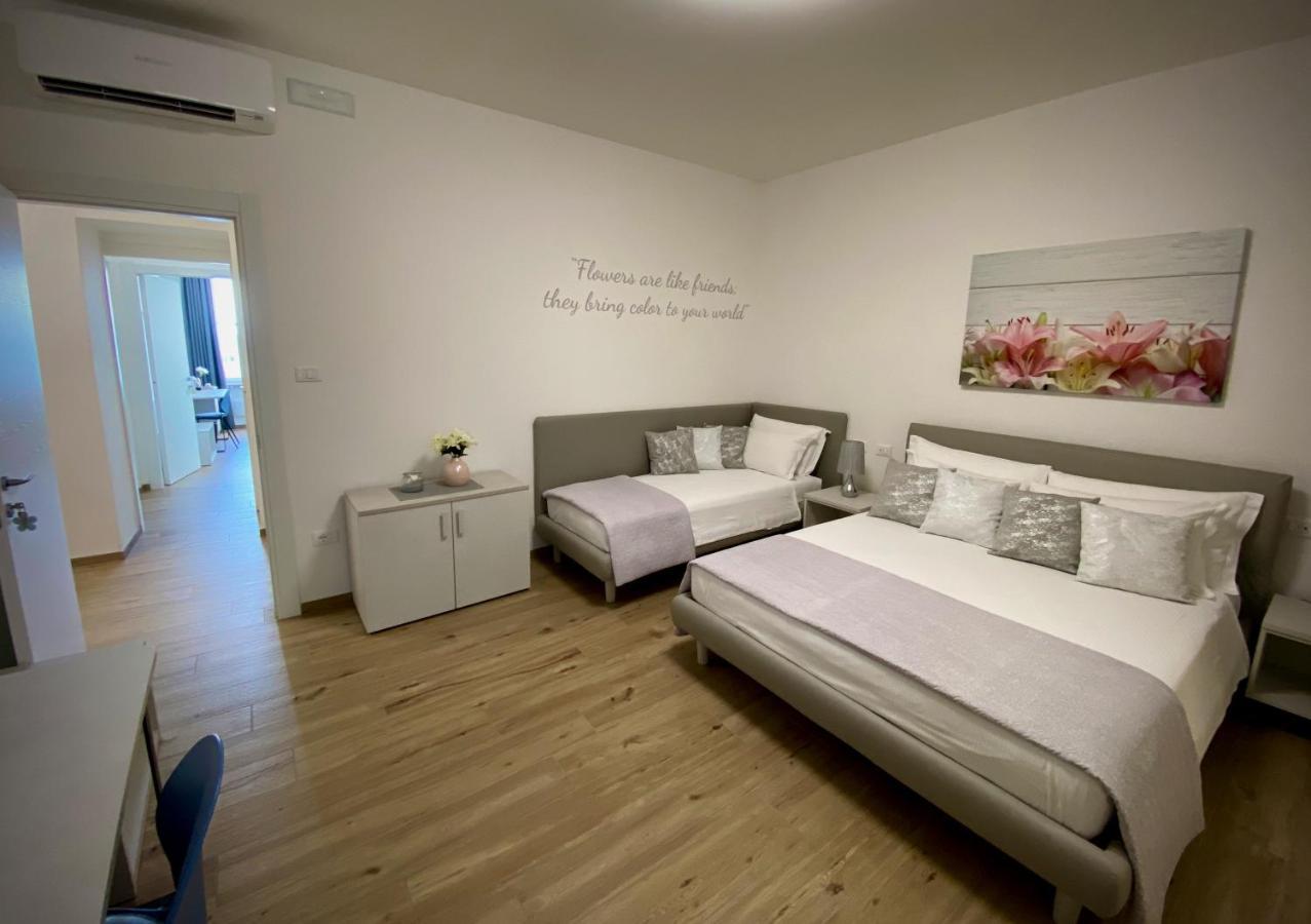 Five Flowers Guest House Триест Экстерьер фото