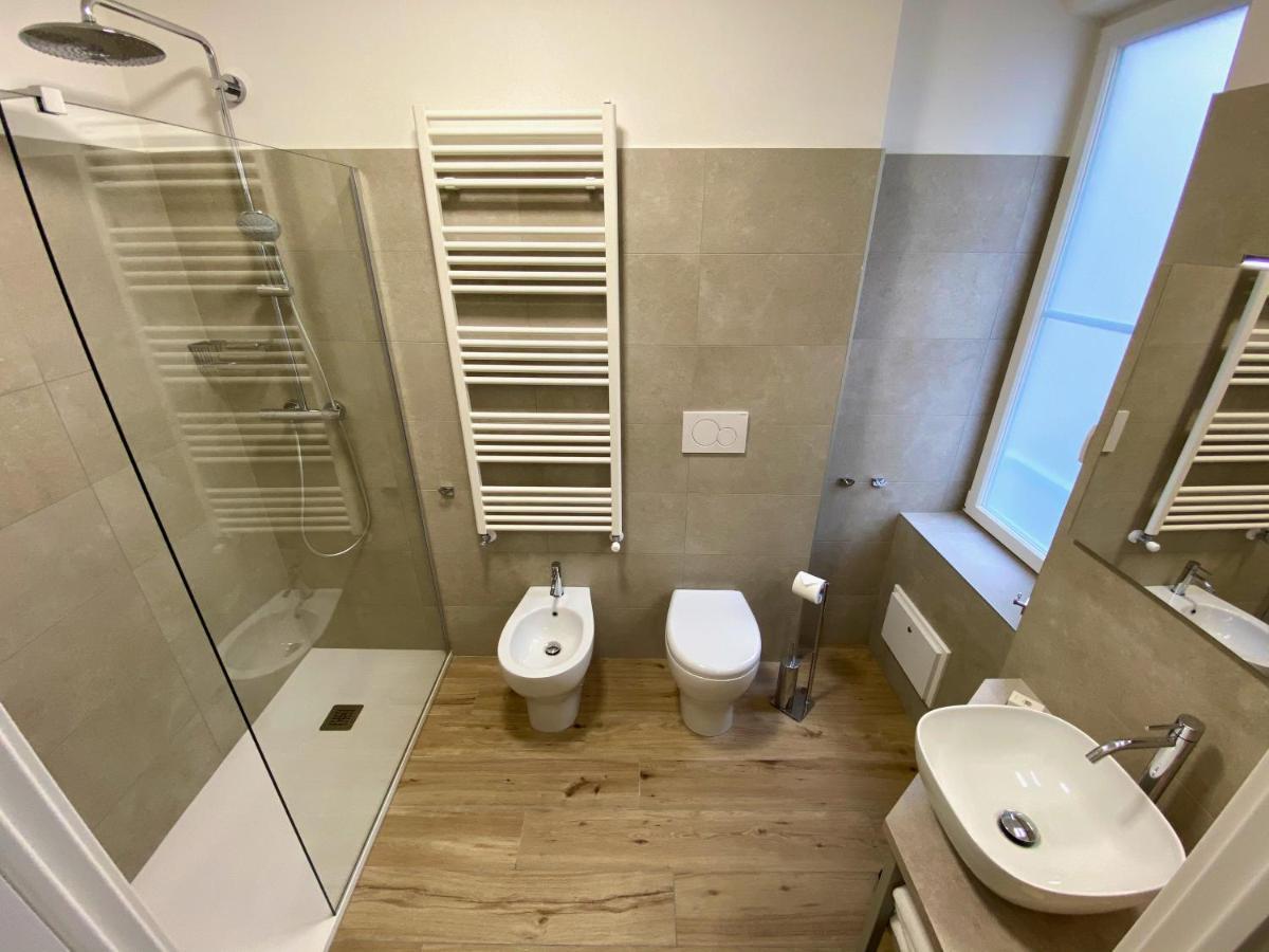 Five Flowers Guest House Триест Экстерьер фото